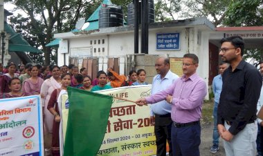 उपायुक्त सिरमौर ने स्वच्छता ही सेवा अभियान की स्वच्छता रैली को हरी झंडी दे कर रवाना किया