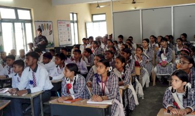 रंगस स्कूल के विद्यार्थियों को समझाए मौलिक कर्तव्य, रैगिंग विरोधी कानून, एनडीपीएस एक्ट, मोटर वाहन अधिनियम की भी दी जानकारी