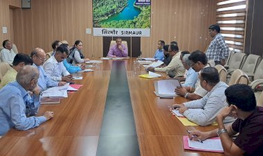 सिरमौर में 68 पीड़ितों को 77 लाख 20 हजार की राहत राशि वितरित -उपायुक्त