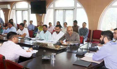 खण्ड विकास अधिकारी योजनाओं के क्रियान्वयन में लाएं तेजी- अपूर्व देवगन