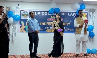 ऑफ लॉ  में  प्रथम सेमेस्टर के छात्रों के लिए एक फ्रेशर पार्टी का आयोजन