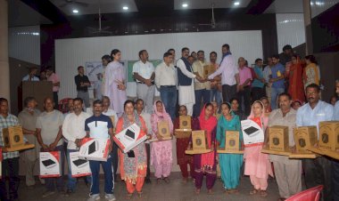 सदर  विधान सभा के 150 पंजीकृत कामगारों को वितरित किए इंडक्शन और सोलर लैंप