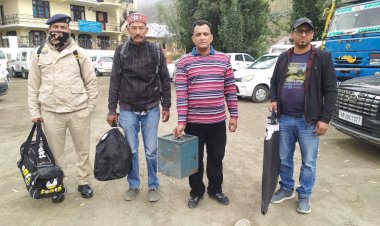 केलांग में मतदान कर्मियों को करवाई अंतिम रिहर्सल, पोलिंग पार्टियों हुई रवाना