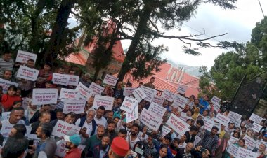 शिमला में दर्जनों जनवादी व प्रगतिशील संगठनों के बैनर तले शांति मार्च का आयोजन