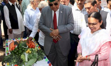 नौणी मझगांव में तीन दिवसीय किसान मेला सम्पन्न प्राकृतिक खेती को बढ़ावा देने के लिए प्रदेश सरकार वचनबद्ध - डॉ. शांडिल