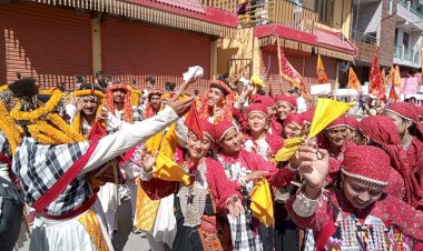 हिंदू संगठनों द्वारा वक्फ बोर्ड के खिलाफ धरना