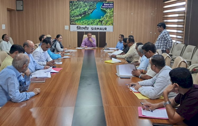 सिरमौर में 68 पीड़ितों को 77 लाख 20 हजार की राहत राशि वितरित -उपायुक्त