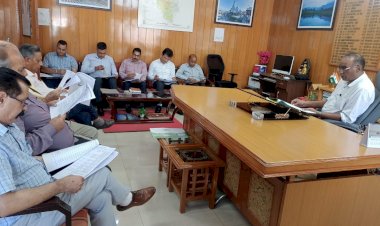 जिला स्तरीय समिति ने की एससी-एसटी से अत्याचार के मामलों की समीक्षा