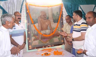 कृतज्ञ मंडी वासियों ने गांधी जी और शास्त्री जी को अर्पित की श्रद्धांजलि