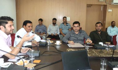 आदर्श ग्राम योजना के तहत कार्यों को पूर्ण करने के लिए समय सीमा निर्धारित करें- अपूर्व देवगन