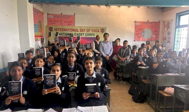 मशोबरा स्कूल में 280 शब्दकोश  किए वितरित