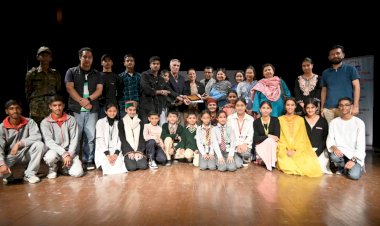 डीडीएमए द्वारा गेयटी थिएटर में सुरक्षित निर्माण प्रथाओं पर आधारित नुक्कड़ नाटक प्रतियोगिता का आयोजन