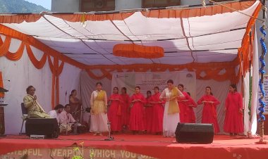 दो दिवसीय कला धरोहर  कार्यशाला संपन्न, लखनऊ घराने के सुप्रसिद्ध नर्तक दीपक महाराज छात्राओं को सिखाई कथक की  बारीकियां