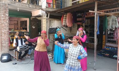 नुक्कड़-नाटक के माध्यम से कलाकारों ने आपदा से बचाव का दिया संदेश