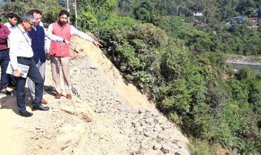 अंतर मंत्रालयीय केंद्रीय दल ने किया मंडी जिला के आपदा प्रभावित क्षेत्रों का दौरा, बरसात में हुए नुकसान का किया आकलन