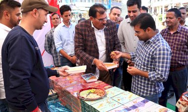 *मंडी में मिलेंगी मिल्कफैड की मिठाइयां, एसडीएम सदर ने किया मिल्कफैड के आउटलेट ‘मिल्कबार’ का शुभारम्भ