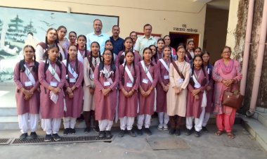 धमरोल स्कूल की छात्राओं को करवाई एक्सपोजर विजिट