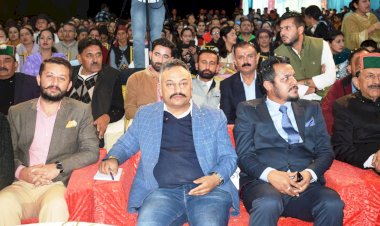 शिक्षकों का दायित्व और महत्व समाज निर्माण में सर्वाधिक - रोहित ठाकुर