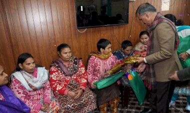 मुख्यमंत्री ने अनाथ  बच्चों के साथ मनाई दिवाली