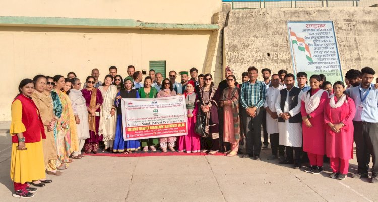 कलाकारों ने गीत-संगीत व नुक्कड़-नाटक के माध्यम से आपदा से बचाव के बताएं गुर