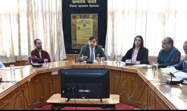 राजस्व मामलों के निपटारे में तीव्रता से कार्य करें विभाग - उपायुक्त