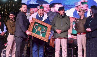 अन्तर्राष्ट्रीय लवी मेला की पहली सांस्कृतिक संध्या रही नाटी किंग कुलदीप शर्मा के नाम