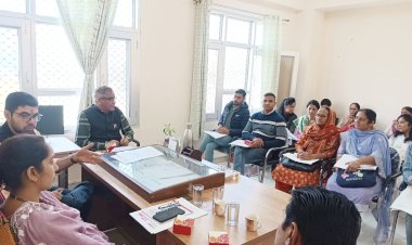 सुजानपुर में एसडीएम ने की महिला एवं बाल विकास विभाग की योजनाओं की समीक्षा