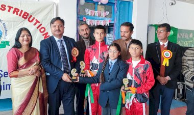 स्कूली शिक्षा भविष्य की नींव, बच्चे खूब करें पढ़ाई - उपायुक्त