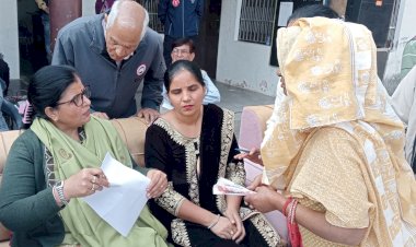 कमलेश ठाकुर ने हार और कड़ोल में सुनी जनसमस्याएं, बांटे मुख्यमंत्री शगुन योजना के चेक