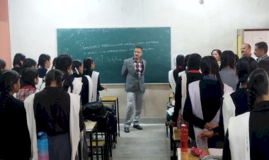 उपायुक्त ने राजकीय कन्या वरिष्ठ माध्यमिक पाठशाला का किया निरीक्षण और जांची मिड डे मील