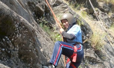 नए शिखर पर विजय: एनसीसी ने रॉक क्लाइम्बिंग कैंप में अर्जित की एक बड़ी सफलता