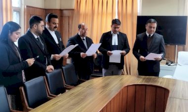 संविधान दिवस पर न्यायिक अधिकारियों ने पढ़ी संविधान की प्रस्तावना