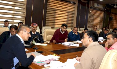 DC की अध्यक्षता में आयोजित हुई समीक्षा बैठक