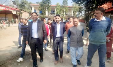 राजस्व मामलों को बिना किसी कारण लटकाएं नहीं: डीसी