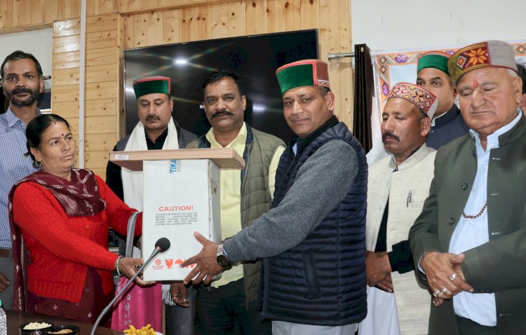 मंडी जिला में कामगारों को 9 करोड़ 26 लाख रुपये के वित्तीय लाभ प्रदान- नरदेव कंवर