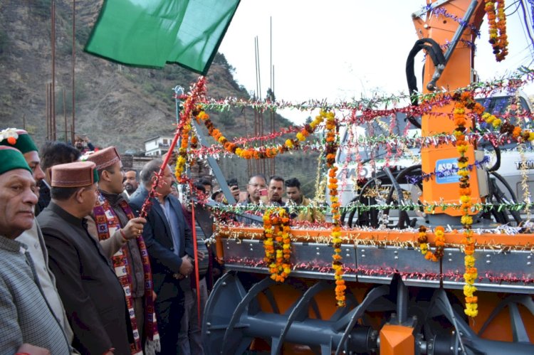 चार मंजिला पार्किंग का लोकार्पण किया लोक निर्माण मंत्री ने