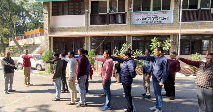 सरकारी कार्यालयों में पढ़ी संविधान की उद्देशिका