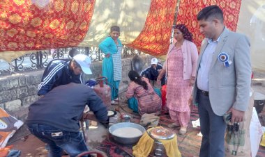 राज्य स्तरीय इंटर कॉलेज महिला कब्बडी टूर्नामेंट में परोसी जा रही है सिरमौरी धाम, खिलाडी उठा रहे है लुत्फ.....