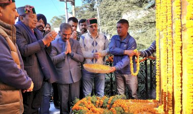 मुख्यमंत्री ने डॉ. बी.आर. अम्बेडकर की पुण्यतिथि पर श्रद्धांजलि अर्पित की