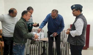 सशस्त्र सेना झंडा दिवस पर डीसी और अन्य अधिकारियों ने किया अंशदान