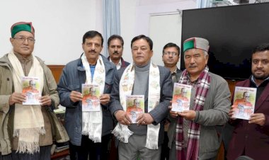 सचिव शिक्षा व भाषा संस्कृति ने डॉ. तुलसी रमण की पुस्तक का विमोचन किया