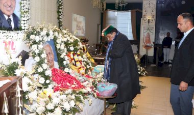 डॉ. शांडिल ने विनोद गुप्ता को अर्पित किए श्रद्धासुमन