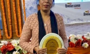 नारी तू नारायणी कार्यक्रम में, नाहन की ख़ुशनुमा को सीएम के हाथों मिला सम्मान