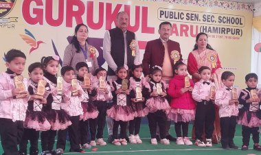 कुलदीप सिंह पठानिया ने गुरुकुल स्कूल बड़ू के मेधावी विद्यार्थियों को बांटे पुरस्कार