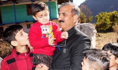 सौर ऊर्जा संयंत्र लगाने की संभावना तलाशें अधिकारीः मुख्यमंत्री