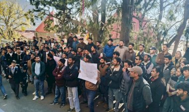 एसएफआई ने सरकारी स्कूलो में गेस्ट अध्यापक भर्ती करवाये जाने के निर्णय के खिलाफ धरना प्रदर्शन में शामिल होकर समर्थन किया