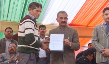 बरसात में बिखरी जिंदगी को फिर से संवारने में विशेष आर्थिक पैकेज से मिला संबल