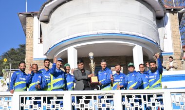 चेयरमैन इलेवन की टीम ने डायरेक्टर  इलेवन की टीम को  पराजित कर ट्रॉफी जीती