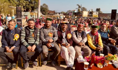 रामचंद्र पठानिया ने नगरोटा गाजियां स्कूल के विद्यार्थियों को बांटे पुरस्कार