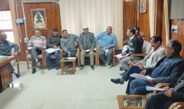 जिला स्तरीय समिति ने की एससी-एसटी से अत्याचार के मामलों की समीक्षा